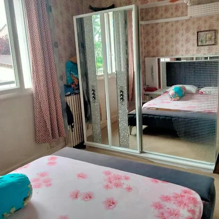 Guest house Maison Et La Courneuve